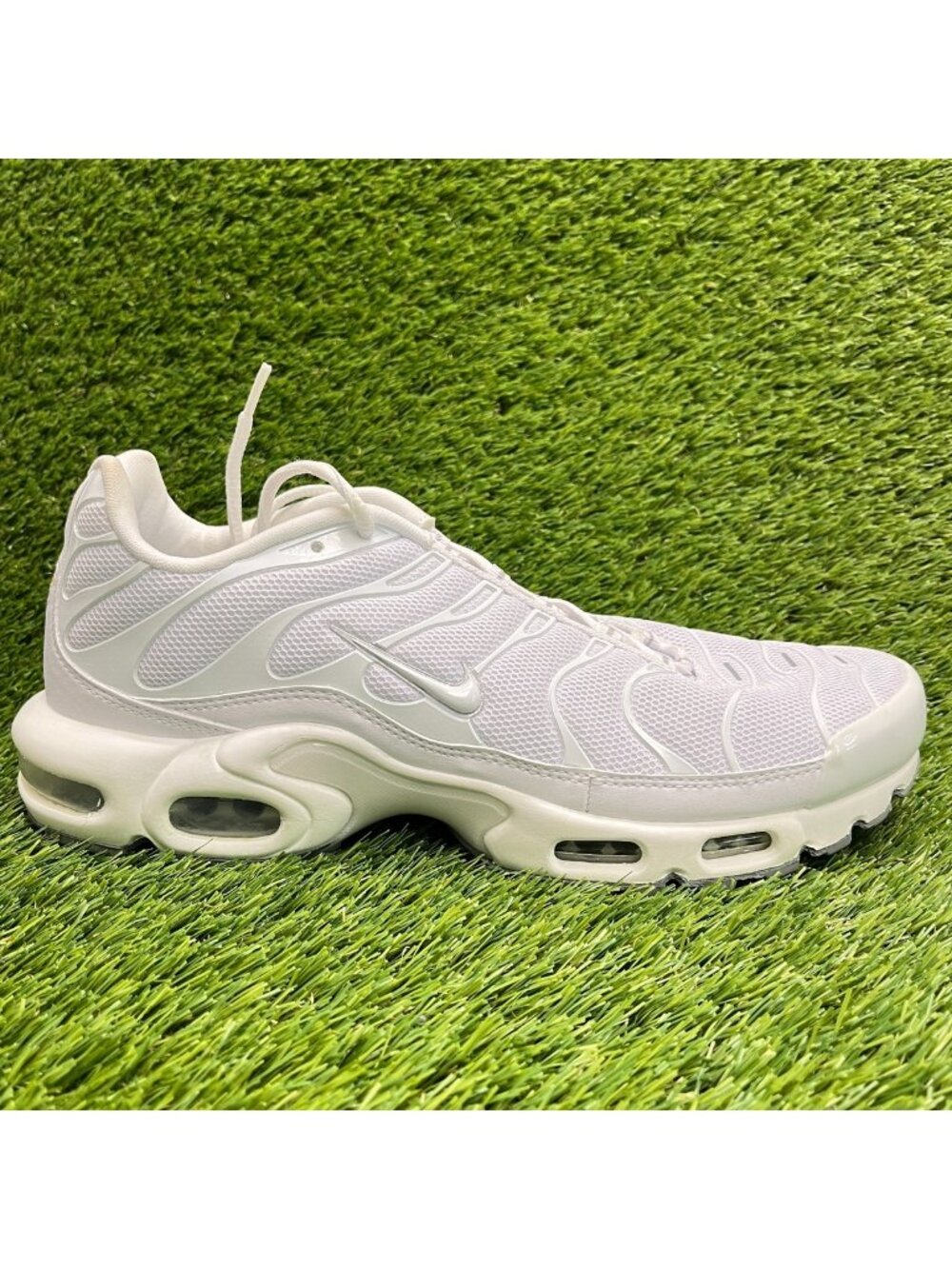 Nike Air Max Plus TN Mens Size 11 Triple White Athletic Running Shoes Sneakers